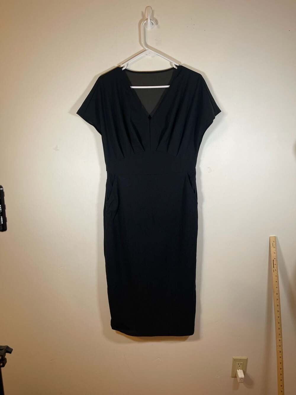 Halara Women's Wrinkle-resistant Black V Neck Short Sleeve Midi Dress sz Med